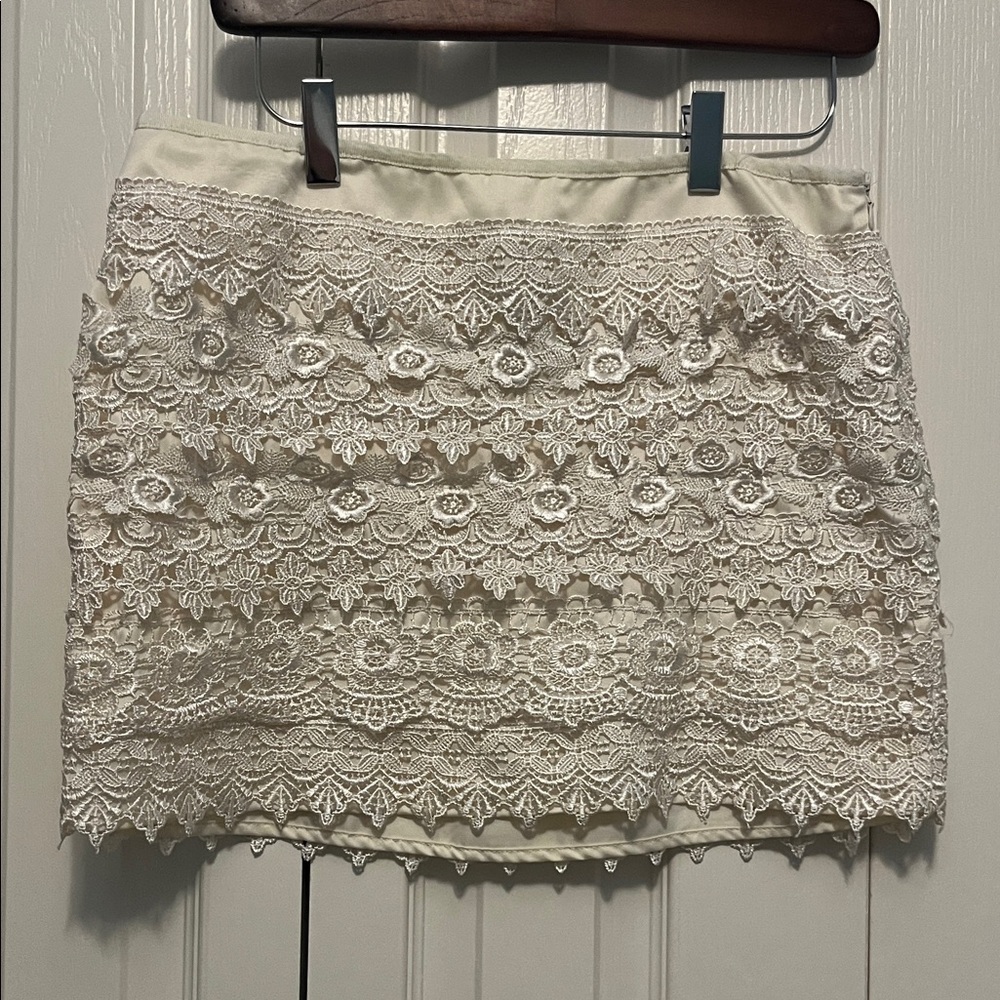 Cream colored mini skirt. Size M